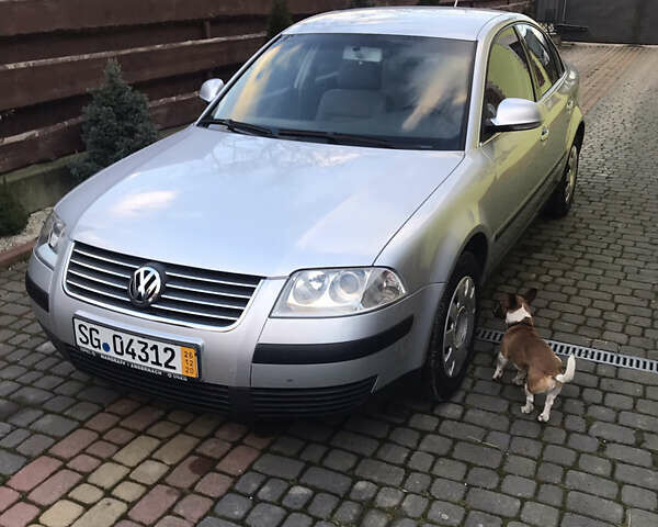 Серый Фольксваген Пассат, объемом двигателя 1.6 л и пробегом 140 тыс. км за 4000 $, фото 1 на Automoto.ua