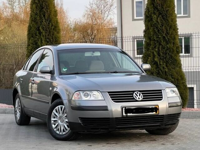 Серый Фольксваген Пассат, объемом двигателя 1.6 л и пробегом 241 тыс. км за 4800 $, фото 1 на Automoto.ua