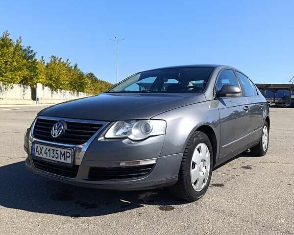 Сірий Фольксваген Пассат, об'ємом двигуна 2 л та пробігом 307 тис. км за 5900 $, фото 1 на Automoto.ua