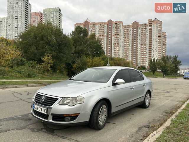 Серый Фольксваген Пассат, объемом двигателя 1.6 л и пробегом 267 тыс. км за 5000 $, фото 1 на Automoto.ua