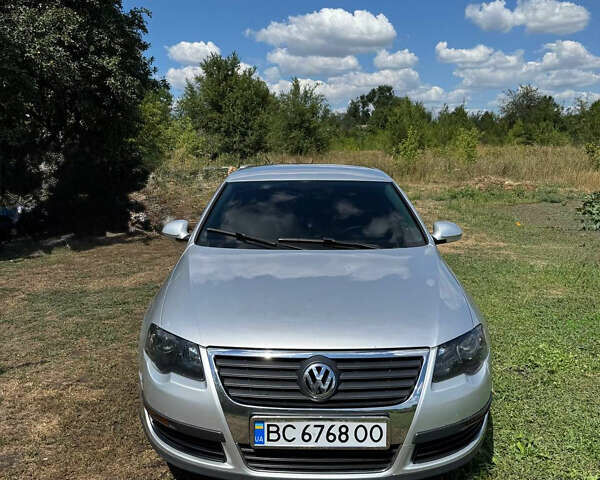 Сірий Фольксваген Пассат, об'ємом двигуна 1.6 л та пробігом 270 тис. км за 5050 $, фото 1 на Automoto.ua