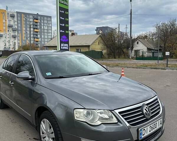 Серый Фольксваген Пассат, объемом двигателя 1.6 л и пробегом 319 тыс. км за 7100 $, фото 1 на Automoto.ua