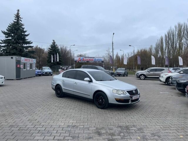 Серый Фольксваген Пассат, объемом двигателя 1.6 л и пробегом 236 тыс. км за 6400 $, фото 1 на Automoto.ua