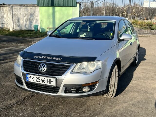 Серый Фольксваген Пассат, объемом двигателя 1.6 л и пробегом 204 тыс. км за 5000 $, фото 1 на Automoto.ua