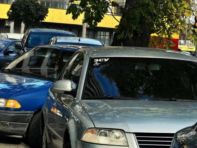 Серый Фольксваген Пассат, объемом двигателя 2 л и пробегом 295 тыс. км за 4600 $, фото 1 на Automoto.ua