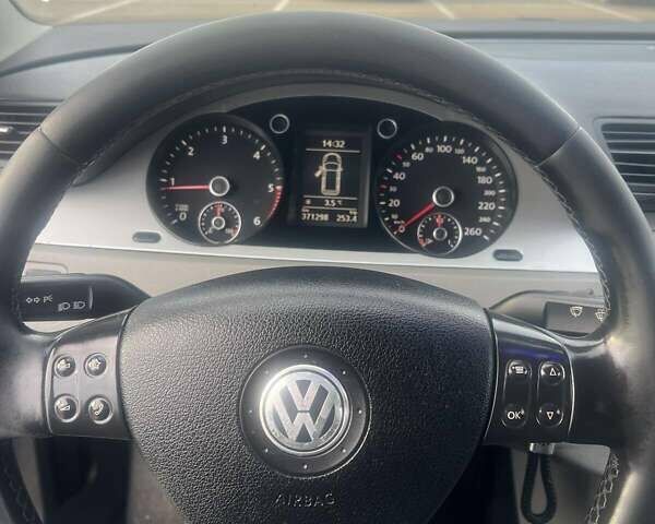 Серый Фольксваген Пассат, объемом двигателя 1.97 л и пробегом 371 тыс. км за 5100 $, фото 1 на Automoto.ua