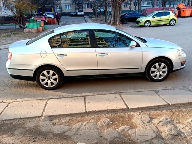 Сірий Фольксваген Пассат, об'ємом двигуна 2 л та пробігом 136 тис. км за 7500 $, фото 1 на Automoto.ua