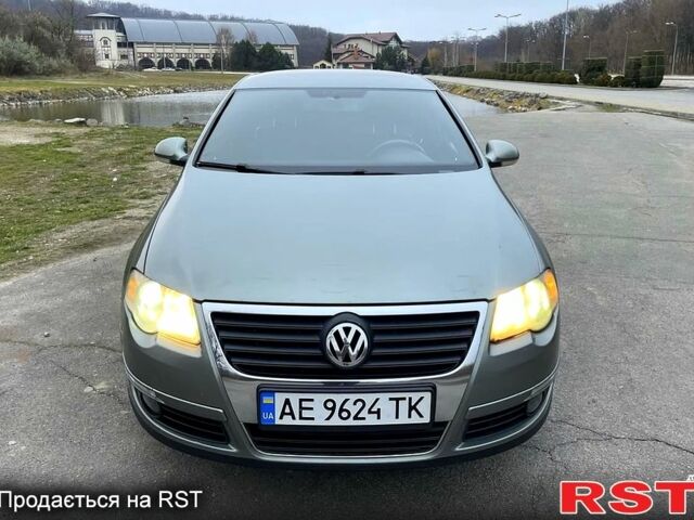 Серый Фольксваген Пассат, объемом двигателя 2 л и пробегом 240 тыс. км за 5000 $, фото 1 на Automoto.ua