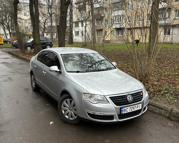 Серый Фольксваген Пассат, объемом двигателя 1.6 л и пробегом 284 тыс. км за 6000 $, фото 1 на Automoto.ua