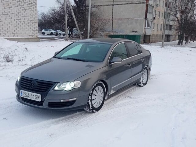 Серый Фольксваген Пассат, объемом двигателя 0 л и пробегом 300 тыс. км за 2600 $, фото 1 на Automoto.ua