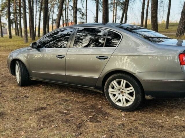 Серый Фольксваген Пассат, объемом двигателя 2 л и пробегом 290 тыс. км за 7200 $, фото 1 на Automoto.ua