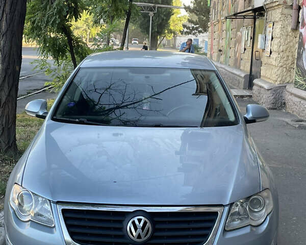 Серый Фольксваген Пассат, объемом двигателя 2 л и пробегом 304 тыс. км за 2300 $, фото 1 на Automoto.ua