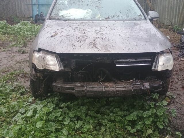 Серый Фольксваген Пассат, объемом двигателя 3 л и пробегом 290 тыс. км за 3200 $, фото 1 на Automoto.ua