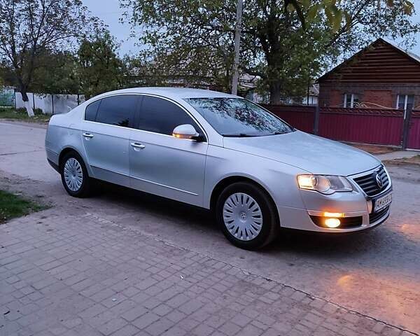 Сірий Фольксваген Пассат, об'ємом двигуна 2 л та пробігом 320 тис. км за 6800 $, фото 1 на Automoto.ua