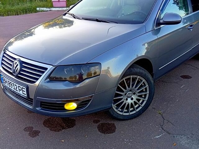 Серый Фольксваген Пассат, объемом двигателя 2 л и пробегом 206 тыс. км за 6400 $, фото 1 на Automoto.ua