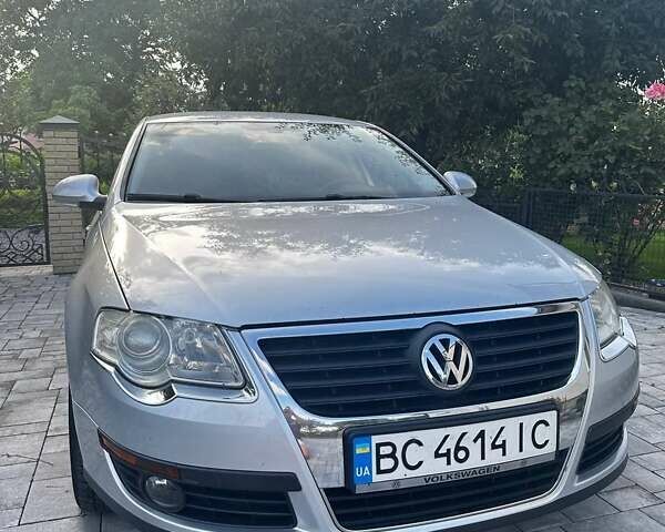 Сірий Фольксваген Пассат, об'ємом двигуна 1.6 л та пробігом 265 тис. км за 6000 $, фото 1 на Automoto.ua