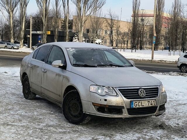 Серый Фольксваген Пассат, объемом двигателя 1.9 л и пробегом 300 тыс. км за 1922 $, фото 1 на Automoto.ua