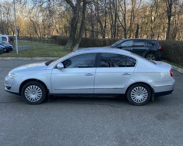 Сірий Фольксваген Пассат, об'ємом двигуна 1.6 л та пробігом 270 тис. км за 6800 $, фото 1 на Automoto.ua