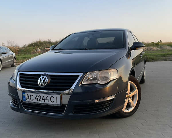 Серый Фольксваген Пассат, объемом двигателя 1.9 л и пробегом 348 тыс. км за 6000 $, фото 1 на Automoto.ua