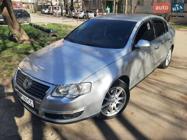 Серый Фольксваген Пассат, объемом двигателя 1.8 л и пробегом 229 тыс. км за 7550 $, фото 1 на Automoto.ua