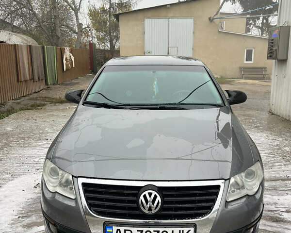 Серый Фольксваген Пассат, объемом двигателя 2 л и пробегом 176 тыс. км за 7000 $, фото 1 на Automoto.ua