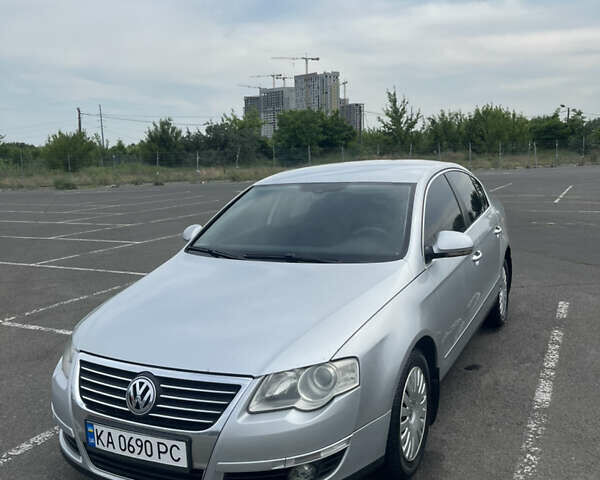 Сірий Фольксваген Пассат, об'ємом двигуна 1.8 л та пробігом 369 тис. км за 7400 $, фото 1 на Automoto.ua