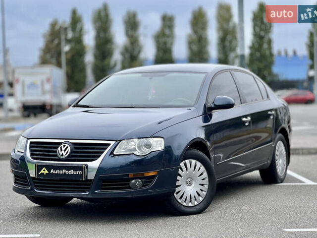 Серый Фольксваген Пассат, объемом двигателя 1.8 л и пробегом 292 тыс. км за 6500 $, фото 1 на Automoto.ua