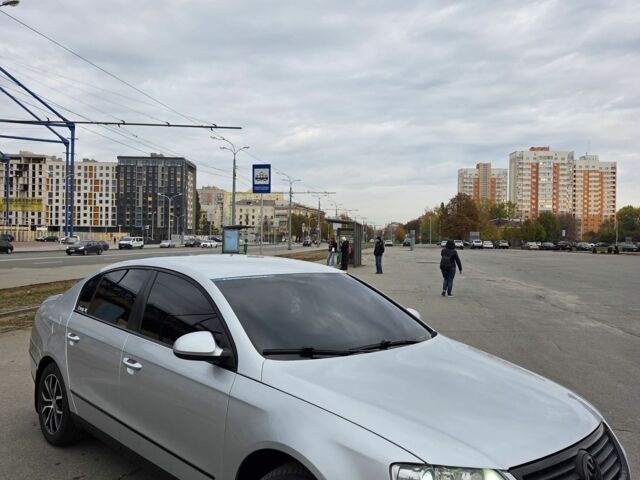 Серый Фольксваген Пассат, объемом двигателя 1.8 л и пробегом 239 тыс. км за 6799 $, фото 1 на Automoto.ua