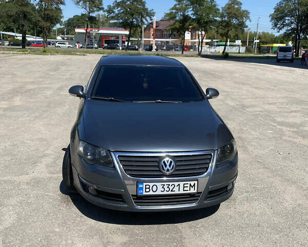 Серый Фольксваген Пассат, объемом двигателя 1.8 л и пробегом 300 тыс. км за 5400 $, фото 1 на Automoto.ua