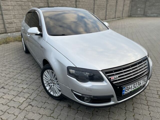 Серый Фольксваген Пассат, объемом двигателя 3.2 л и пробегом 310 тыс. км за 6000 $, фото 1 на Automoto.ua