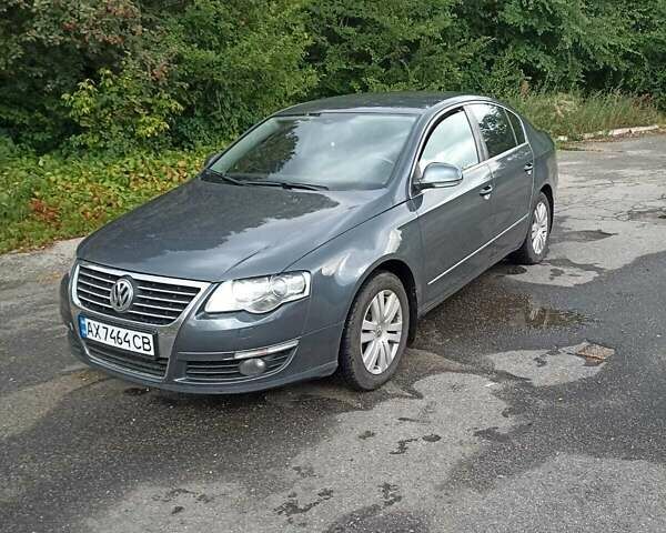 Серый Фольксваген Пассат, объемом двигателя 1.8 л и пробегом 147 тыс. км за 9800 $, фото 1 на Automoto.ua