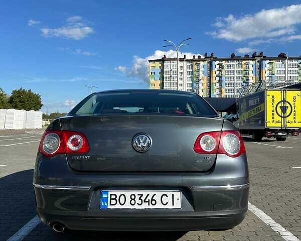 Серый Фольксваген Пассат, объемом двигателя 1.6 л и пробегом 250 тыс. км за 7800 $, фото 1 на Automoto.ua