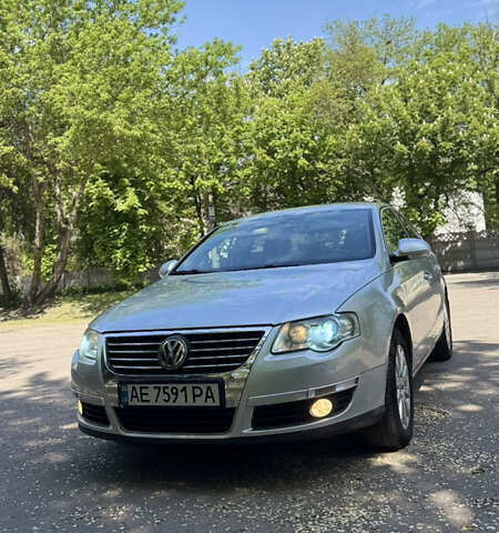 Серый Фольксваген Пассат, объемом двигателя 1.8 л и пробегом 247 тыс. км за 7700 $, фото 1 на Automoto.ua