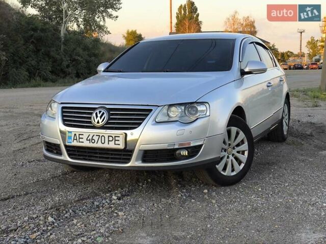 Серый Фольксваген Пассат, объемом двигателя 1.97 л и пробегом 288 тыс. км за 8200 $, фото 1 на Automoto.ua