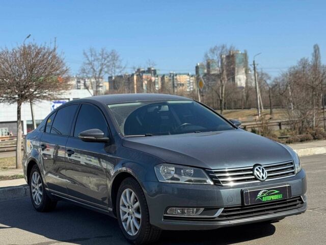 Серый Фольксваген Пассат, объемом двигателя 1.6 л и пробегом 308 тыс. км за 9400 $, фото 1 на Automoto.ua