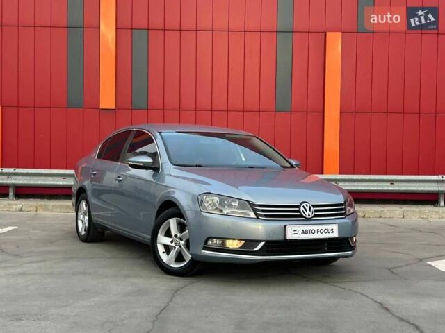 Серый Фольксваген Пассат, объемом двигателя 1.8 л и пробегом 248 тыс. км за 9290 $, фото 1 на Automoto.ua