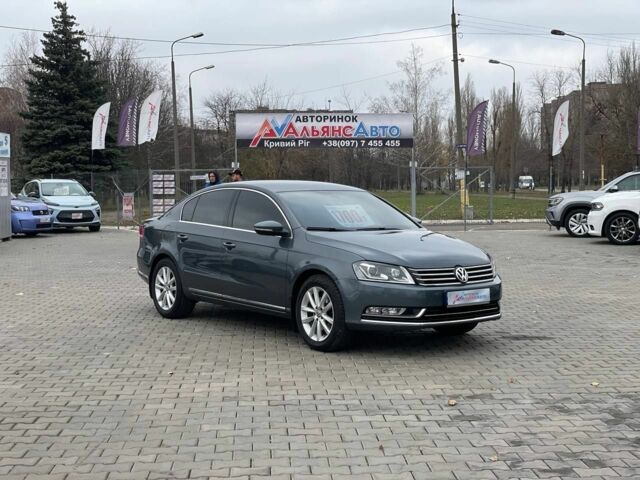 Серый Фольксваген Пассат, объемом двигателя 1.8 л и пробегом 186 тыс. км за 9900 $, фото 1 на Automoto.ua