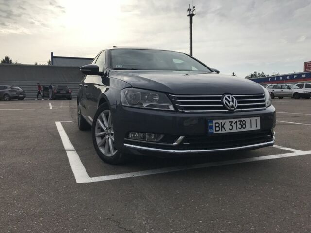 Серый Фольксваген Пассат, объемом двигателя 2 л и пробегом 300 тыс. км за 9500 $, фото 1 на Automoto.ua