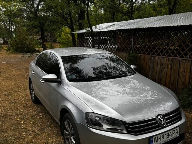 Серый Фольксваген Пассат, объемом двигателя 1.8 л и пробегом 210 тыс. км за 10000 $, фото 1 на Automoto.ua