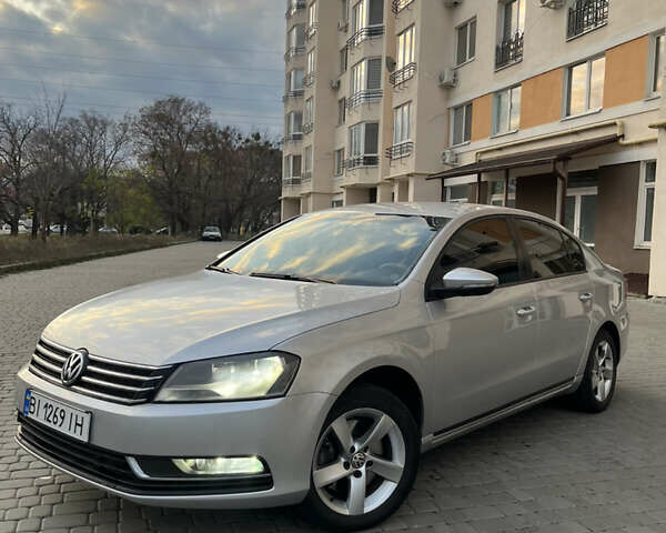 Серый Фольксваген Пассат, объемом двигателя 1.8 л и пробегом 205 тыс. км за 8500 $, фото 1 на Automoto.ua