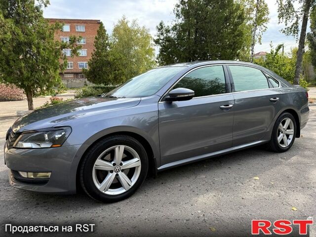 Серый Фольксваген Пассат, объемом двигателя 2.5 л и пробегом 199 тыс. км за 9000 $, фото 1 на Automoto.ua