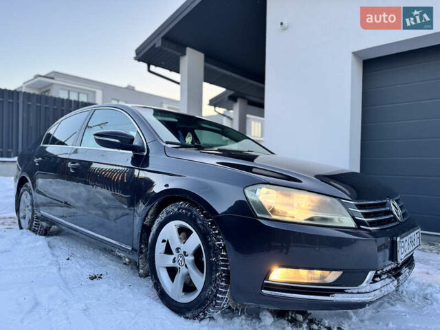 Серый Фольксваген Пассат, объемом двигателя 2 л и пробегом 270 тыс. км за 8990 $, фото 1 на Automoto.ua