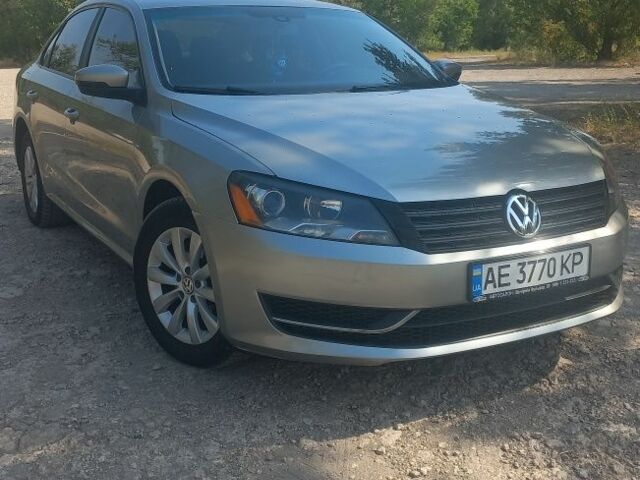 Фольксваген Пассат 2012 у Кривому Розі на Automoto.ua Сірий Фольксваген Пассат, об'ємом двигуна 2.5 л та пробігом 190 тис. км за 11693 $, фото 1 на Automoto.ua