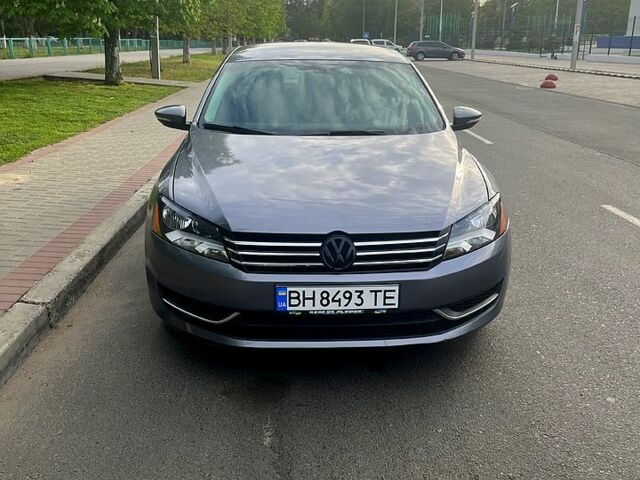 Серый Фольксваген Пассат, объемом двигателя 2.5 л и пробегом 180 тыс. км за 7500 $, фото 1 на Automoto.ua