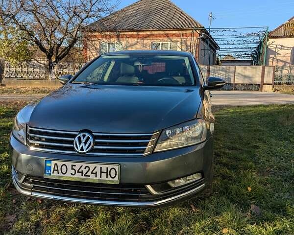 Серый Фольксваген Пассат, объемом двигателя 1.6 л и пробегом 400 тыс. км за 7800 $, фото 1 на Automoto.ua