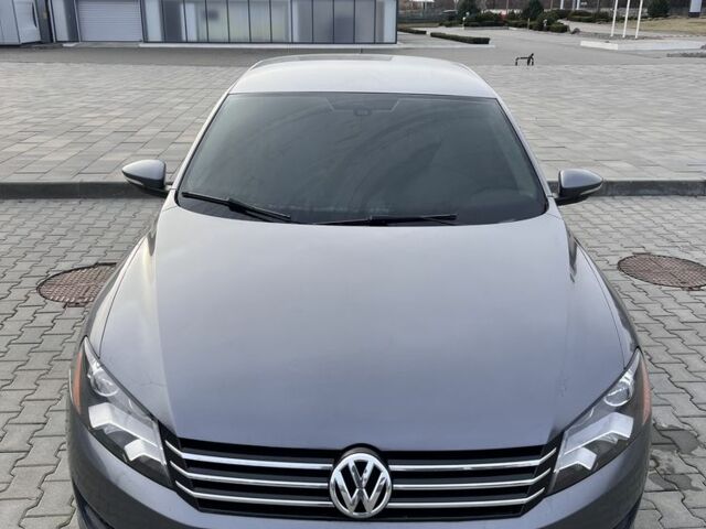 Серый Фольксваген Пассат, объемом двигателя 2.5 л и пробегом 179 тыс. км за 8950 $, фото 1 на Automoto.ua