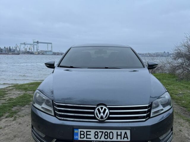 Серый Фольксваген Пассат, объемом двигателя 1.8 л и пробегом 308 тыс. км за 8800 $, фото 1 на Automoto.ua