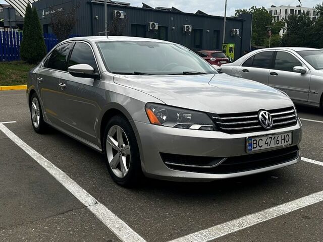 Серый Фольксваген Пассат, объемом двигателя 2.5 л и пробегом 195 тыс. км за 10700 $, фото 1 на Automoto.ua