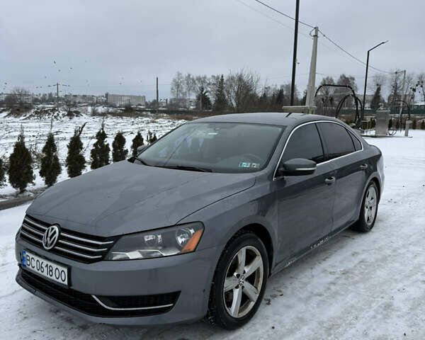 Серый Фольксваген Пассат, объемом двигателя 2.5 л и пробегом 227 тыс. км за 10000 $, фото 1 на Automoto.ua