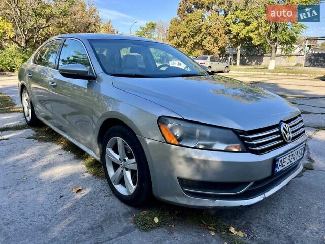 Серый Фольксваген Пассат, объемом двигателя 2.48 л и пробегом 220 тыс. км за 9800 $, фото 1 на Automoto.ua